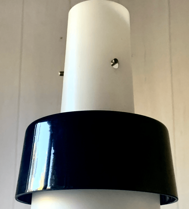 Suspension scandinave en opaline blanche et verre noir de style vintage