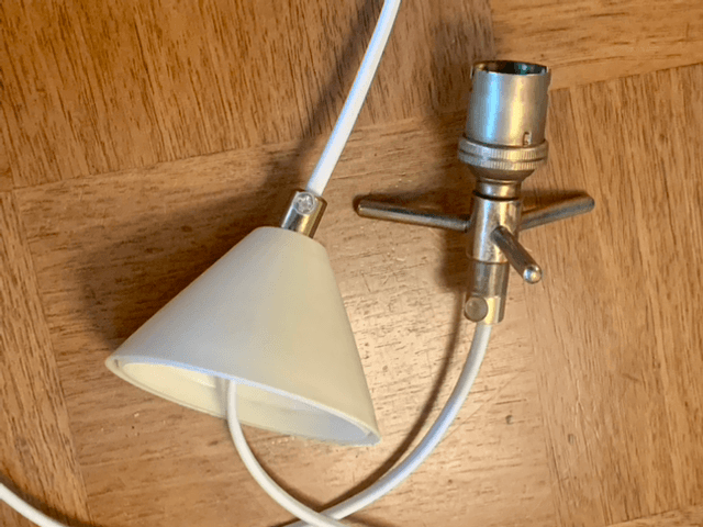 Suspension scandinave en opaline blanche et verre noir de style vintage